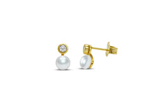 Stia Gold pearl earrings with stud. 
