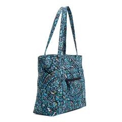 A Vera Tote Bag in their Dreamer Paisley pattern.