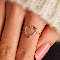 Sweethear Stone Ring Silver on hand