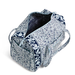 Vera Bradley® - Main pocket unzipped on the duffel bag - Perennials Gray pattern