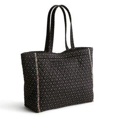 Hathaway Tote - Cotton Gabardine in the pattern Holly Days.