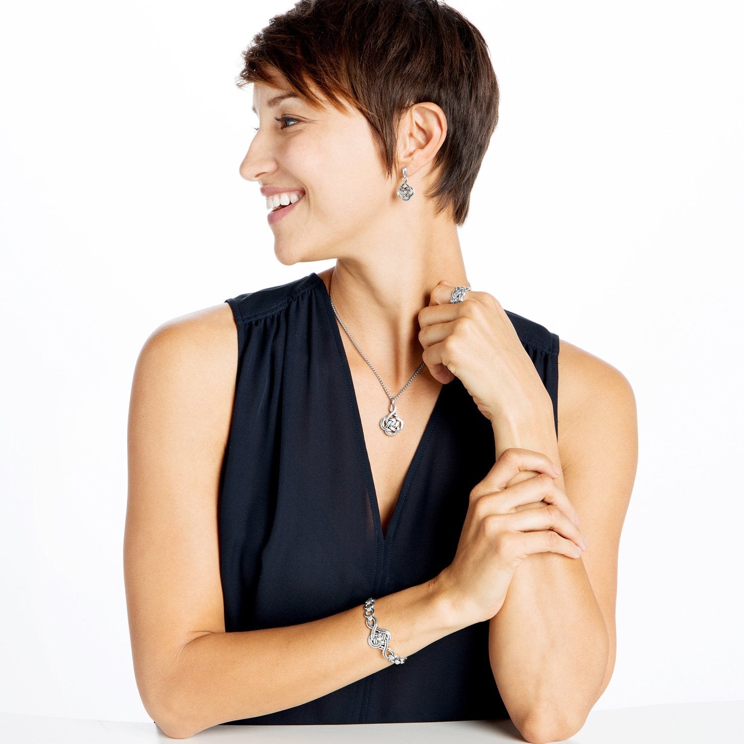 Interlok Pettie Necklace Model View