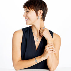 Interlok Pettie Necklace Model View