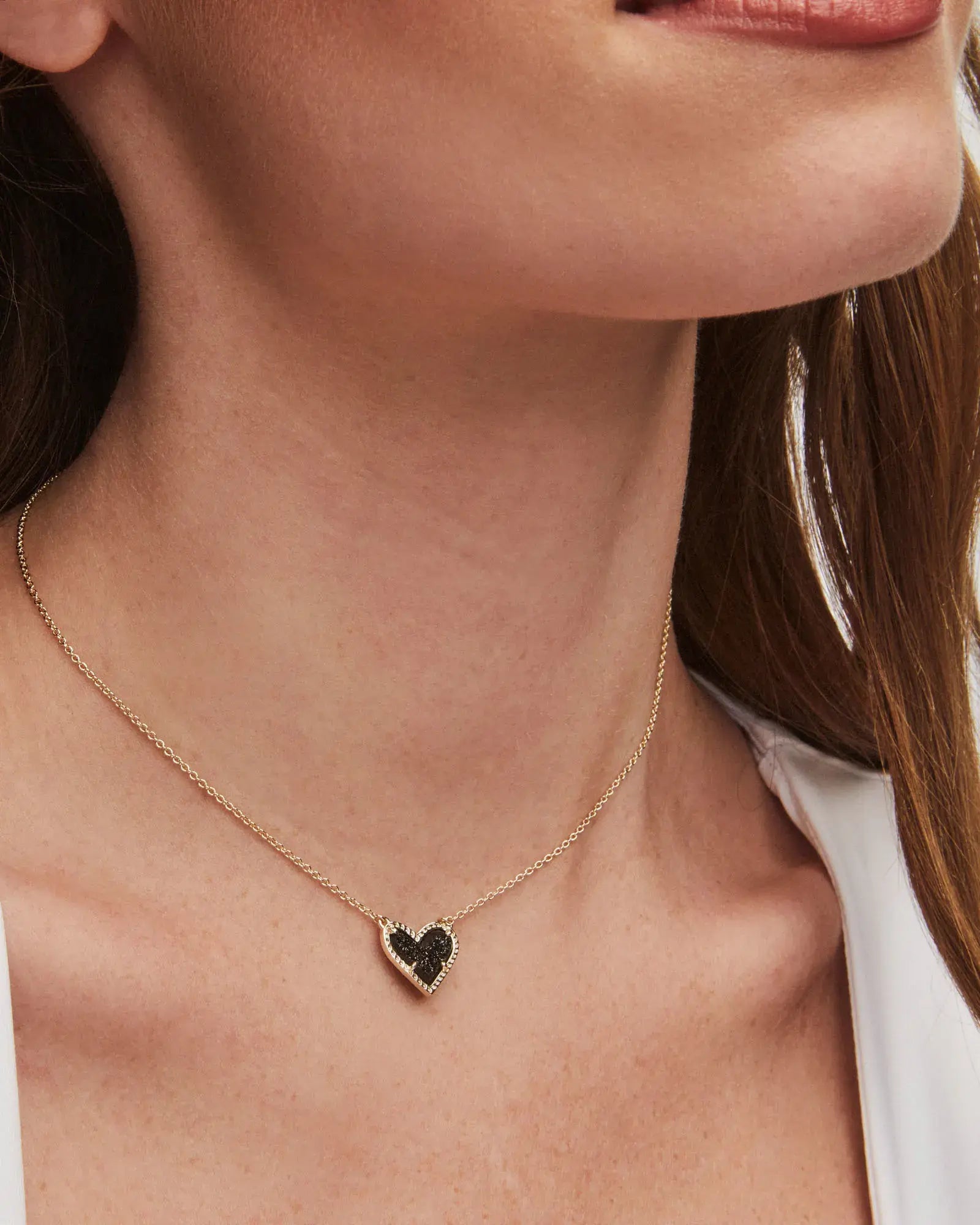 Kendra Scott Ari Hear Short Pendant Gold