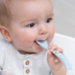 A set of 2 baby spoons in the color blue. One spoon reads, "Hungry Hunk." The other spoon reads, "Stud Muffin." This spoon set comes from the brand Bella Tunno.