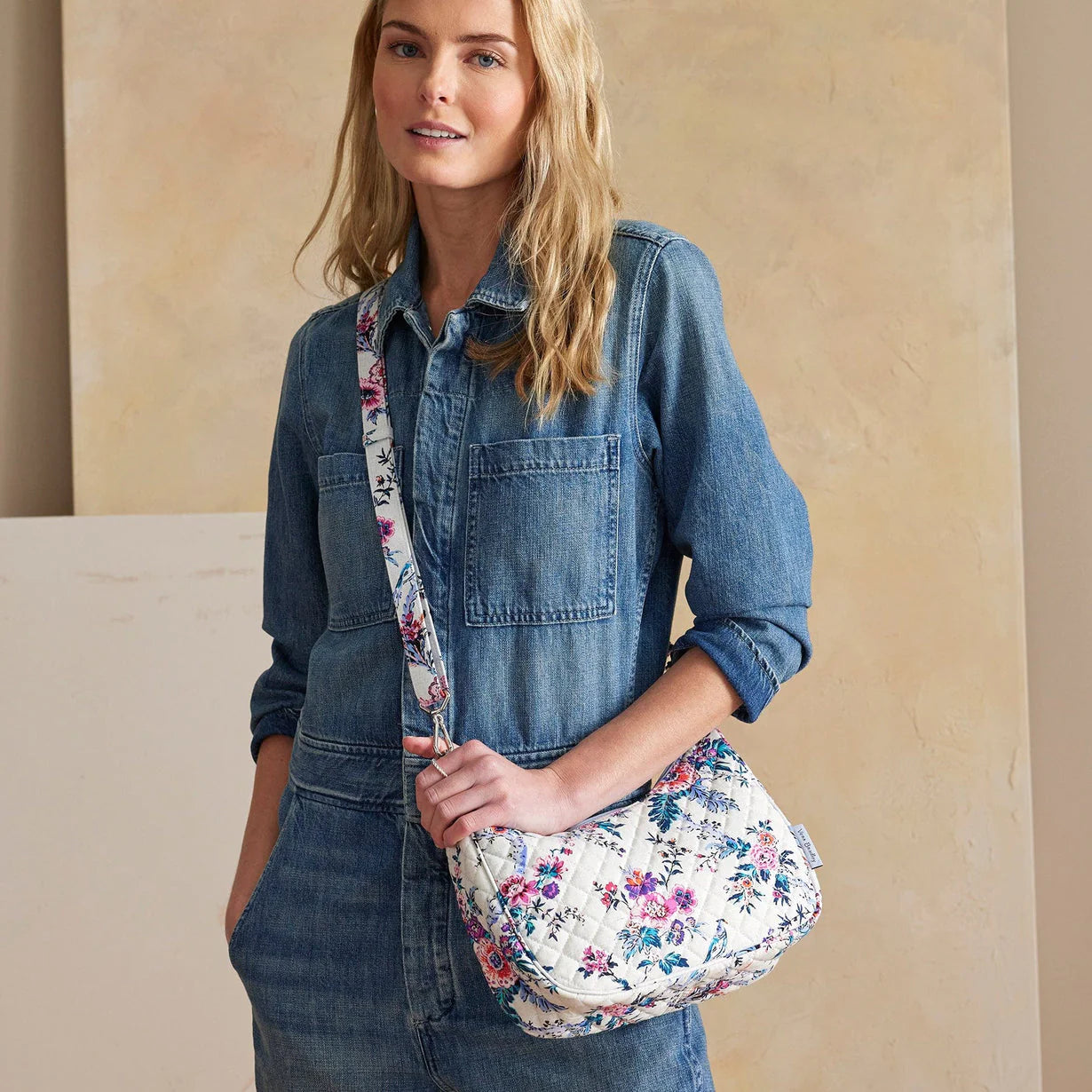 Frannie Crescent Crossbody : Magnifique Floral