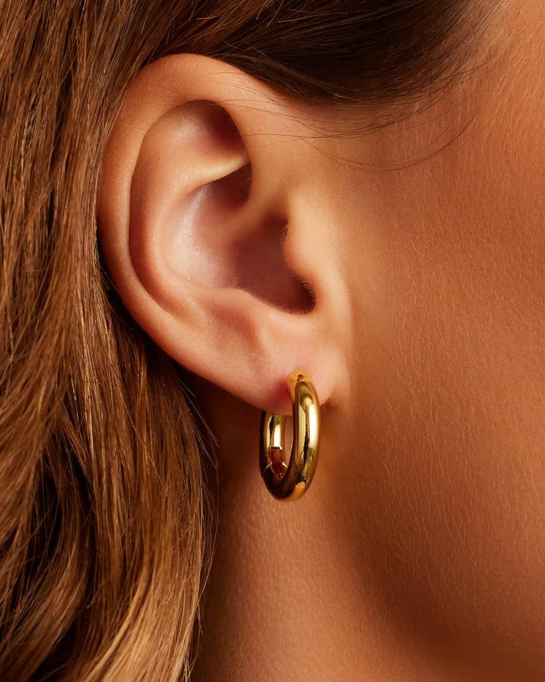 18k gold lou hoop earrings from he brand Gorjana.