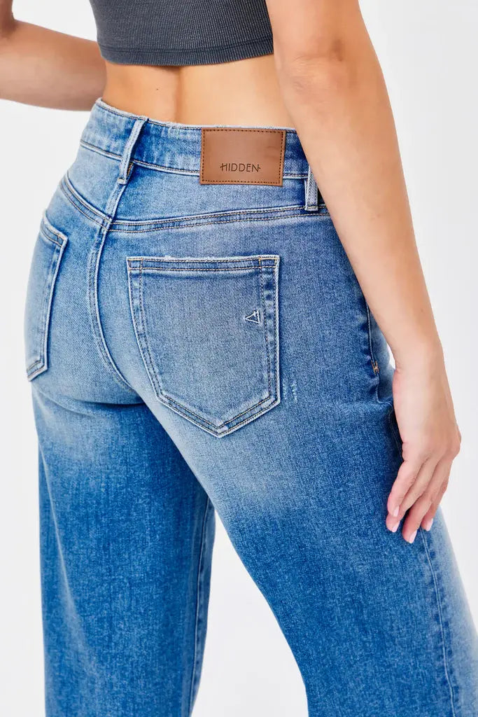 Women's blue dad jeans.