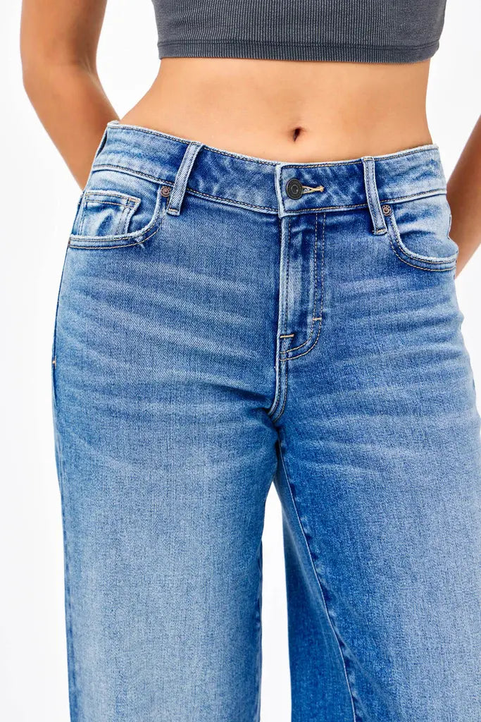 Women's blue dad jeans.