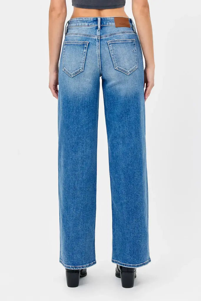 Women's blue dad jeans.