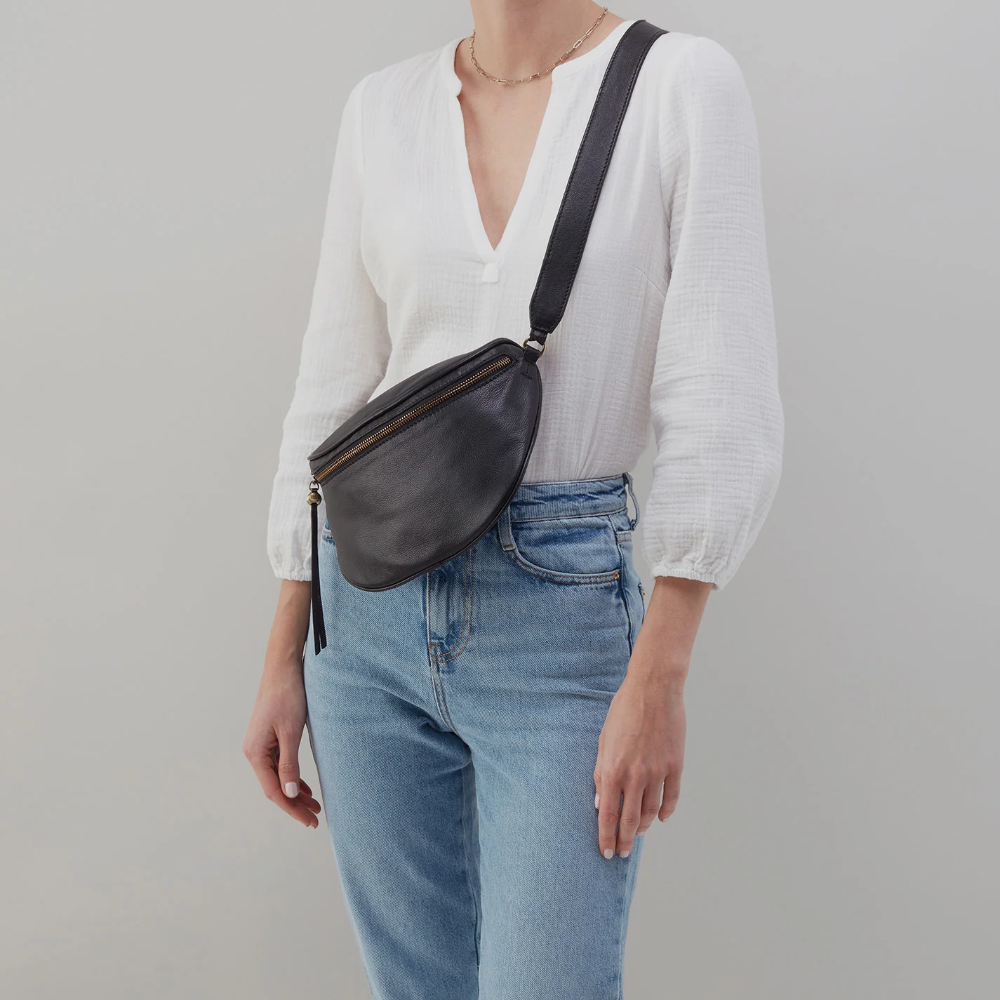 HOBO Bags Juno Belt Bag In Smooth Leather - Navy