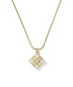 Dira Pearl Short Pendant Necklace