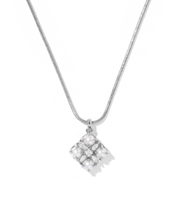 Dira Pearl Short Pendant Necklace