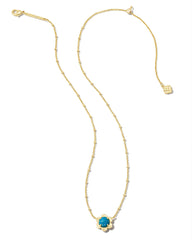 A Kendra Scott Susie Short Pendant Necklace in Gold Marine.