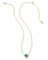 A Kendra Scott Susie Short Pendant Necklace in Gold Marine.