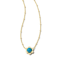 A Kendra Scott Susie Short Pendant Necklace in Gold Marine.