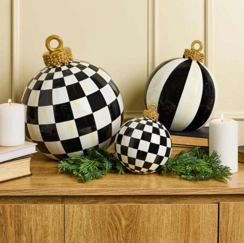 Courtly Check Small Tabletop Ornament