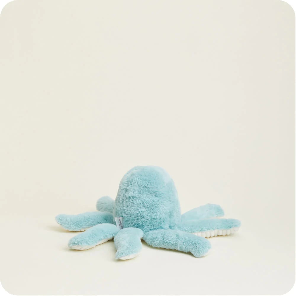 A side view of the octopus