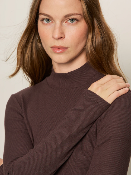 Long Sleeve Mock Essential