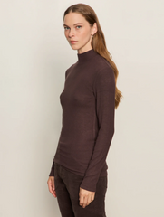 Long Sleeve Mock Essential