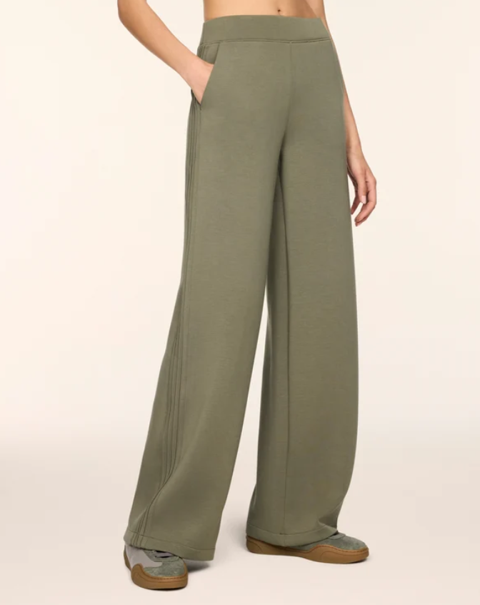 AirEssentials® Pintuck Wide Leg Pants
