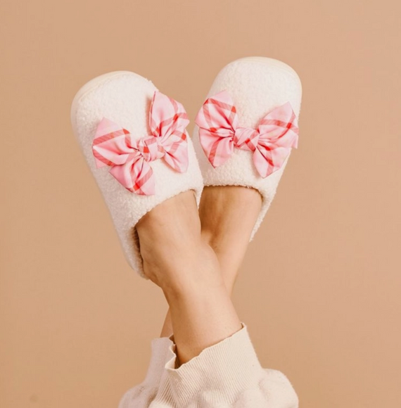 The Darling Effect Fuzzy Slippers–Betty Bow Blush, S/M