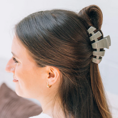 Classic Sage It Ain't So Medium Hair Clip