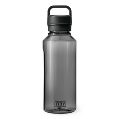 A YETI Yonder Bottle in Charcoal.