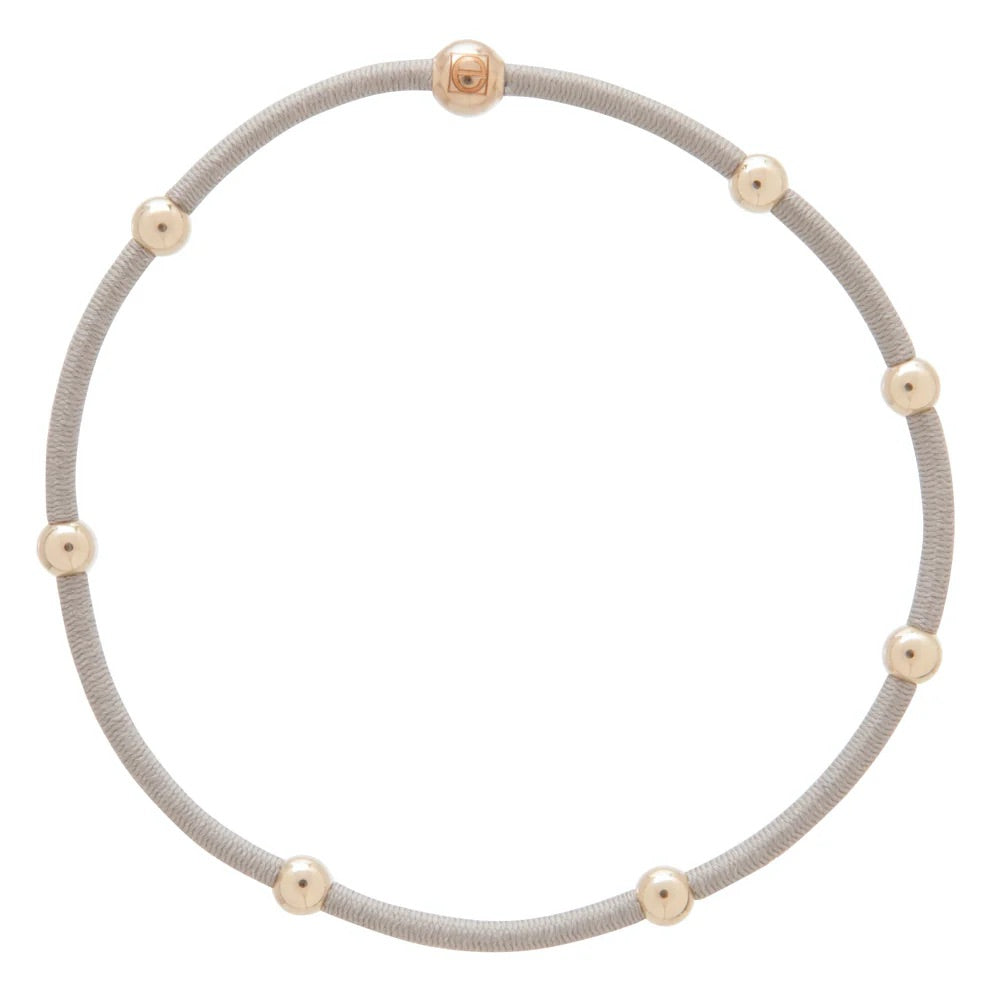 "e"ssentials Neutral Set