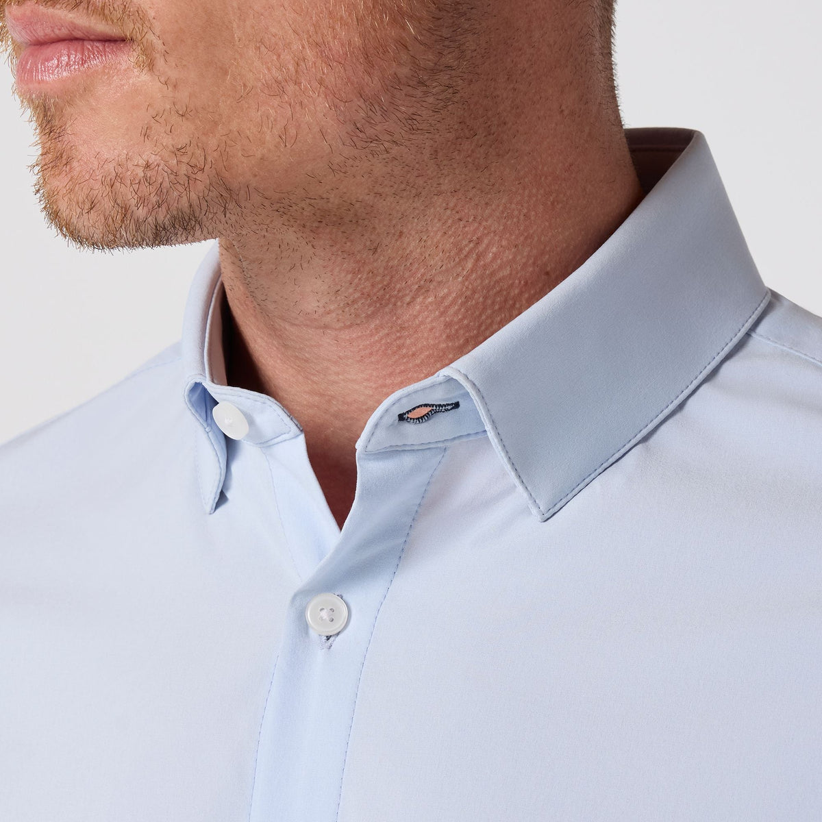 Mizzen+Main Leeward Long Sleeve Dress Shirt in Light Blue Solid