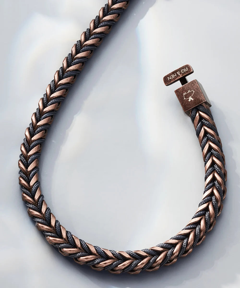 Pig & Hen catena foxtail slate gray bronze bracelet clasp detail (Slate Gray | Bronze)