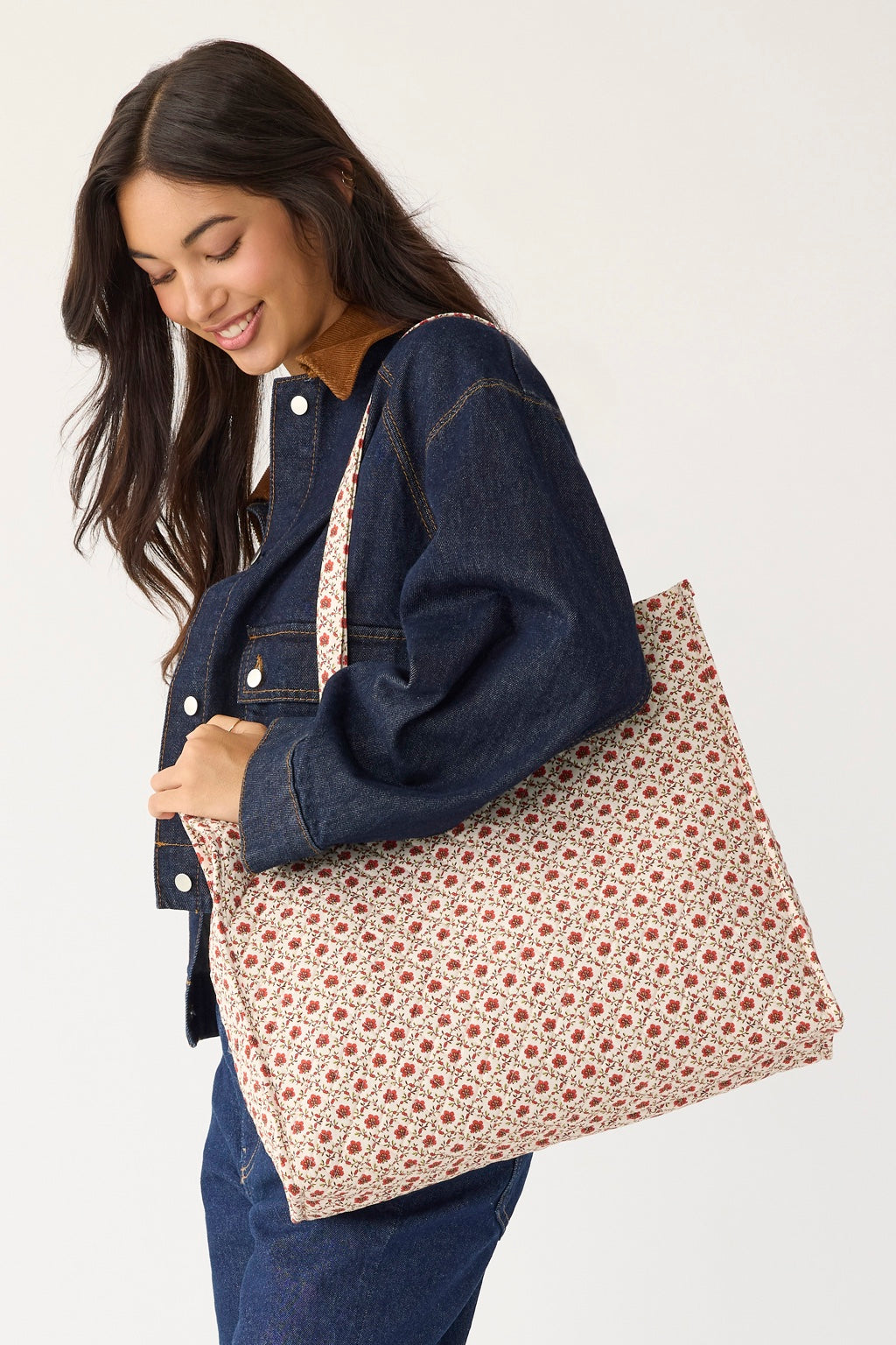 Vera Bradley Branning Tote Mistletoe Lattice Eggnog, carried by model (Mistletoe Lattice Eggnog)