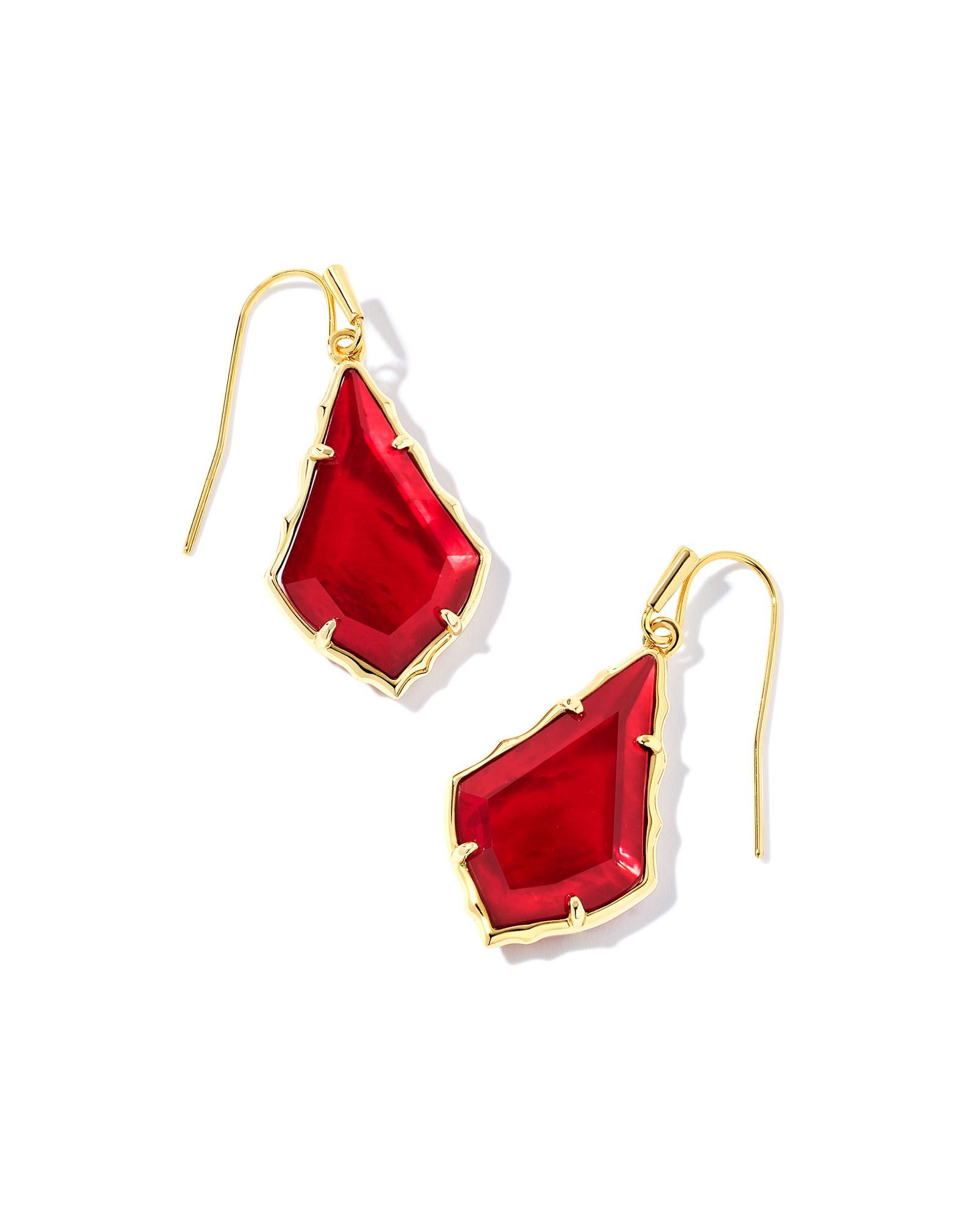 Kendra Scott drop earrings in gold cranberry illusion